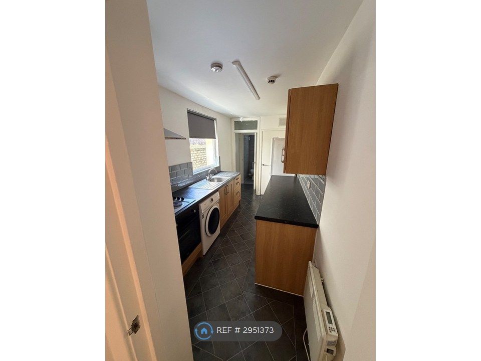 Property photo 2 of 7 Kitchen