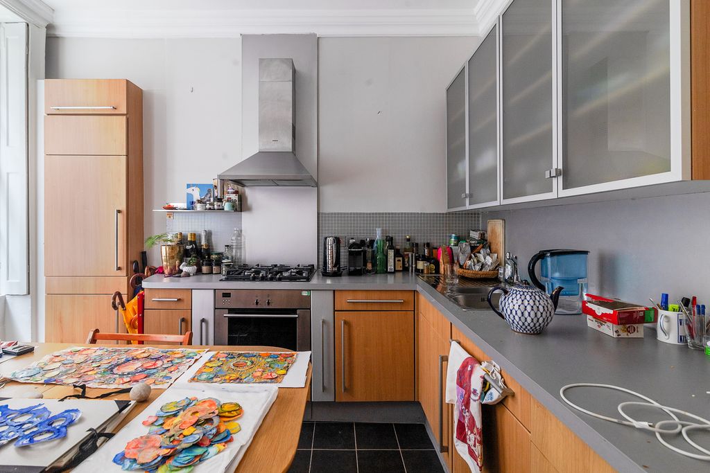 Property photo 3 of 12 Earlham_Street_12