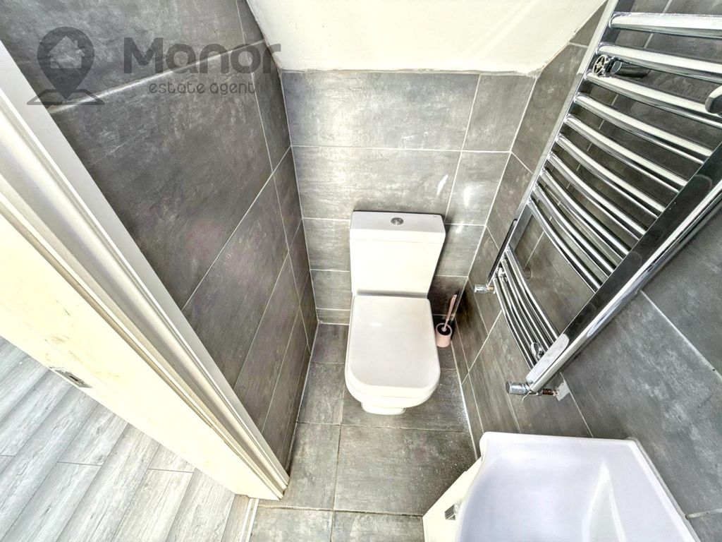 Property photo 3 of 18 Shower Room