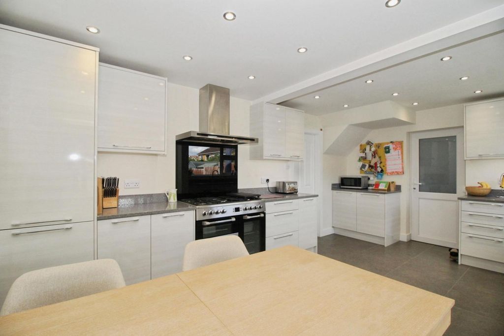 Property photo 3 of 15 Kitchen/Diner