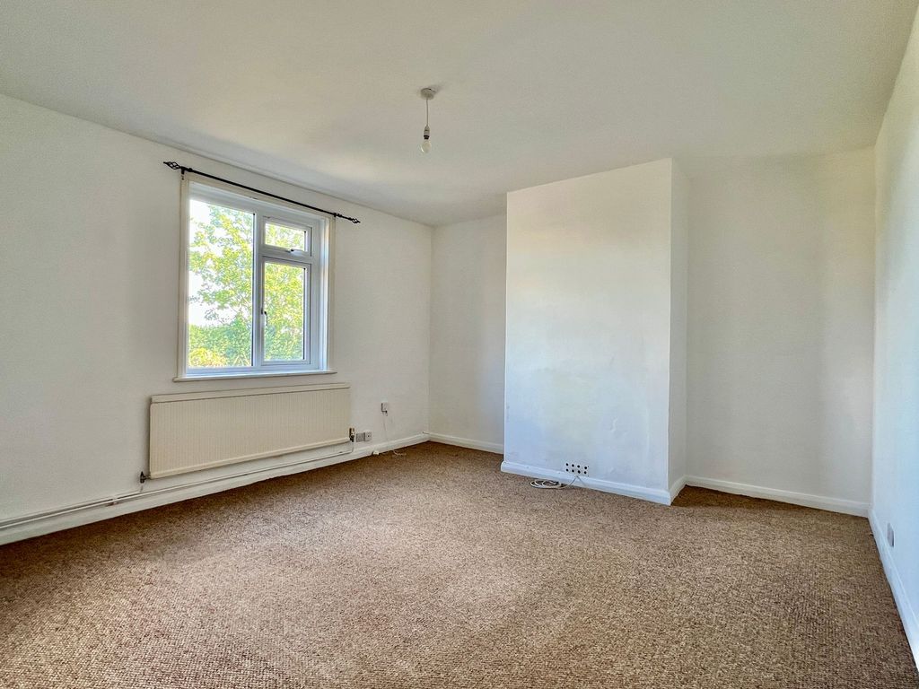 Property photo 3 of 15 Living Room