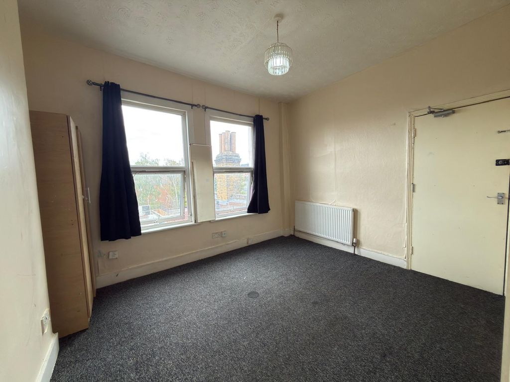 Property photo 2 of 5 7