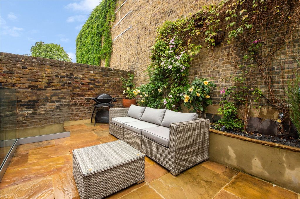 Property photo 2 of 10 Picture No. 06