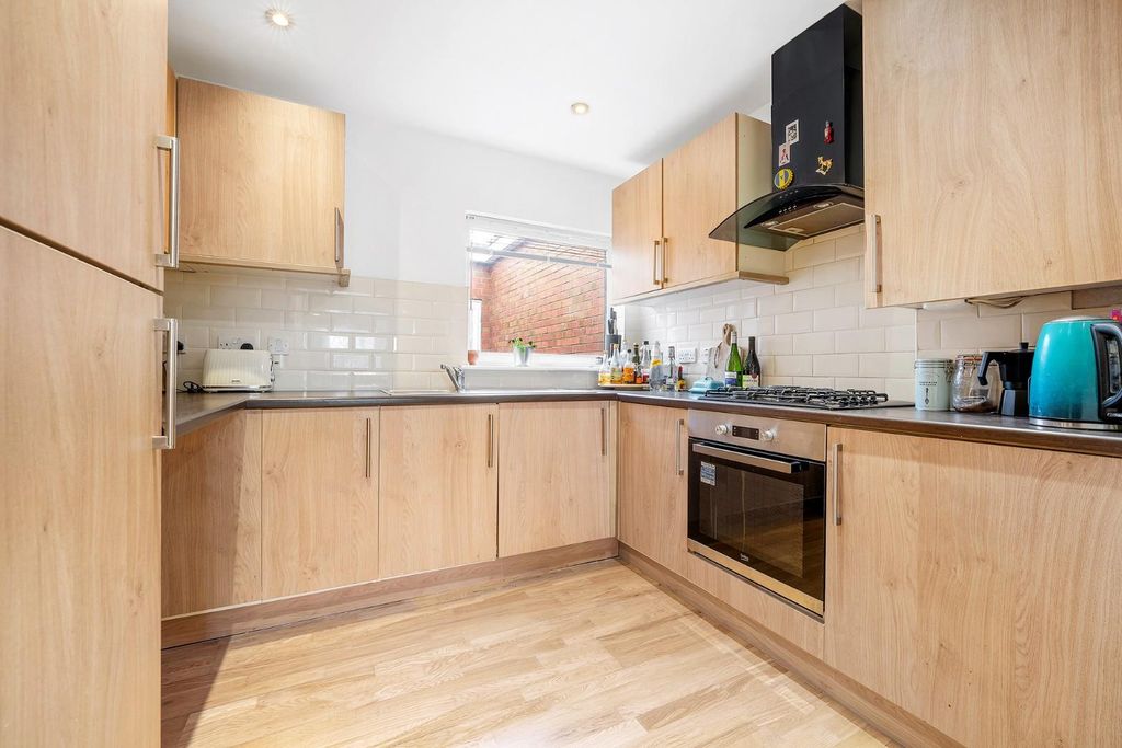 Property photo 3 of 11 Kitchen (2).Jpg