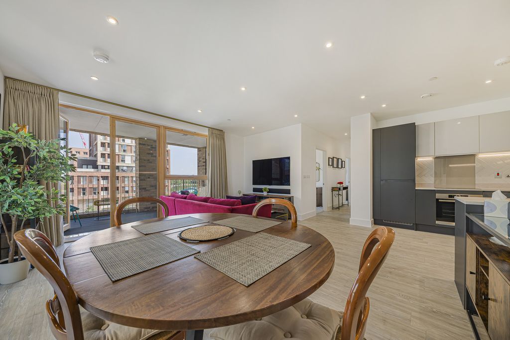 Property photo 3 of 25