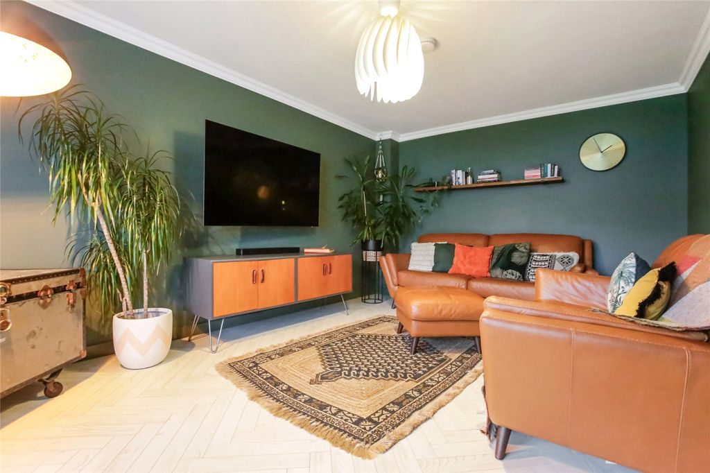 Property photo 3 of 24 Picture No. 05