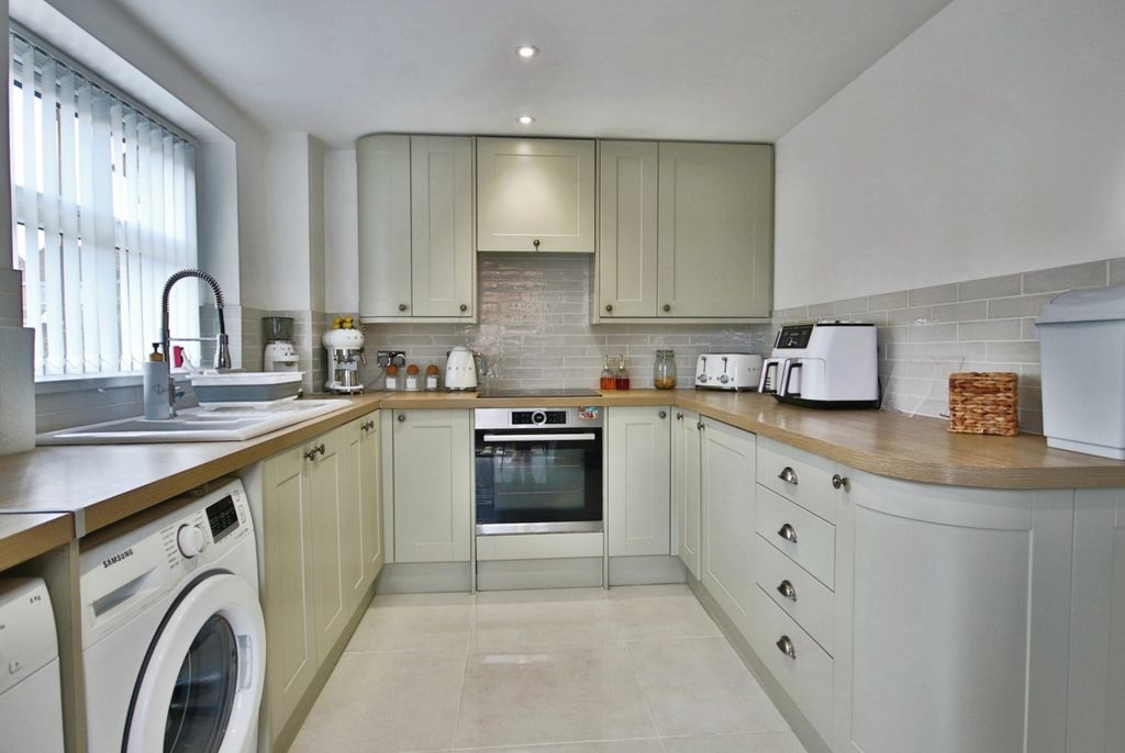Property photo 1 of 13 4348440