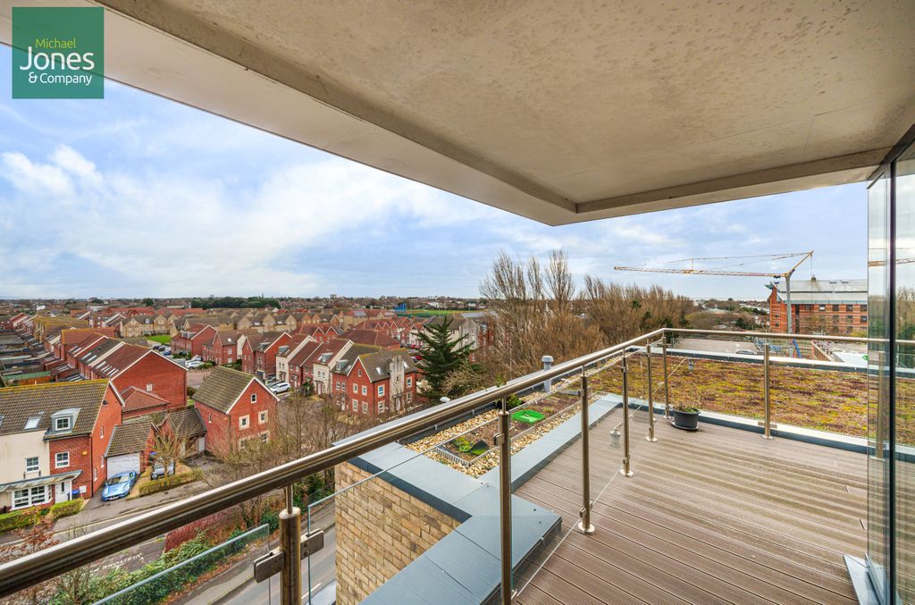 Property photo 3 of 11 Terrace/ Balcony