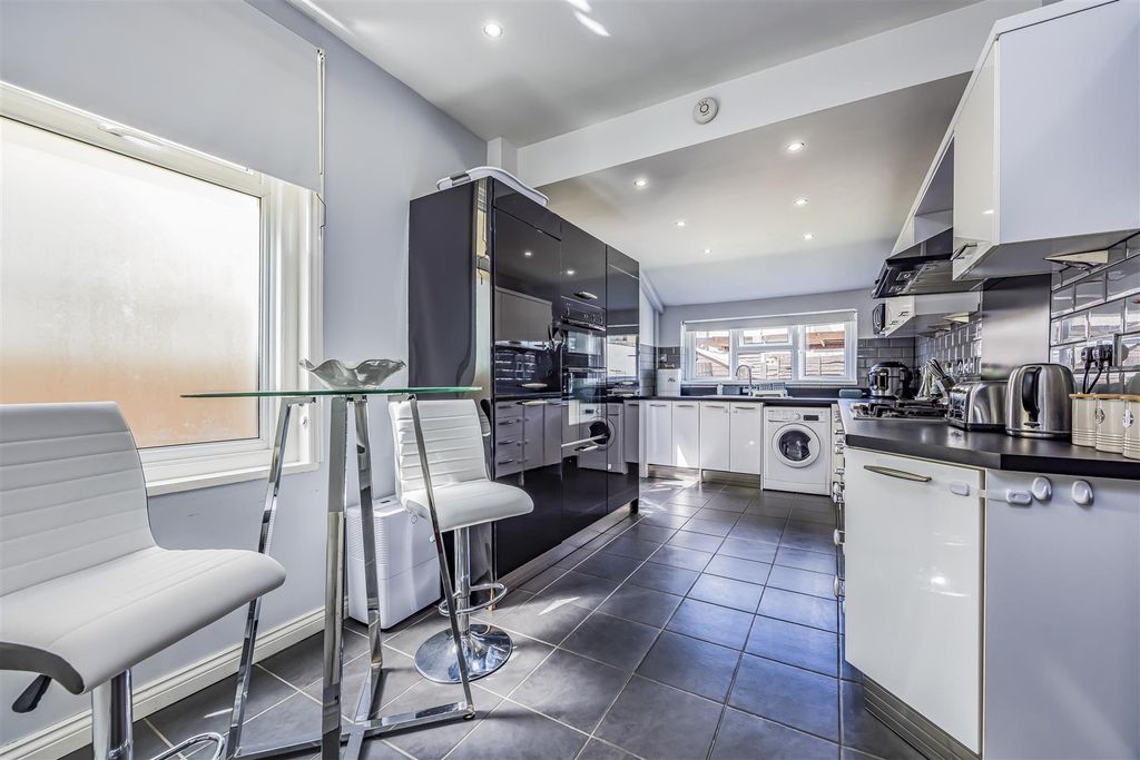 Property photo 2 of 26 55 Monmouth Road, Portsmouth-Porticomarketing-Sold