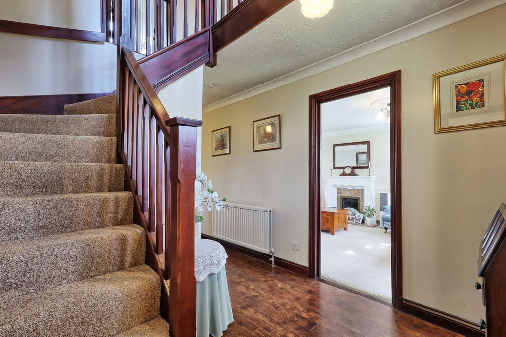 Property photo 2 of 44