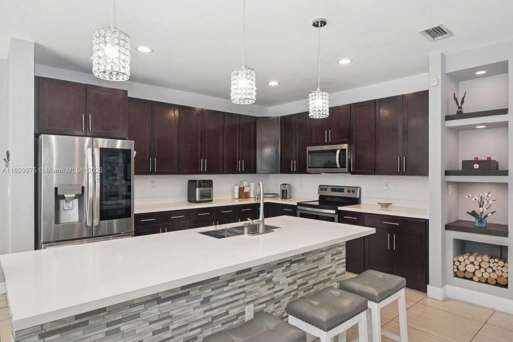 Property photo 3 of 28 <Alttext/>
