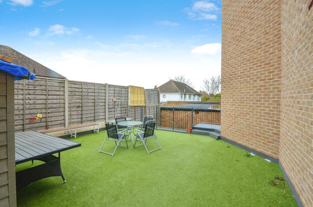 Property photo 1 of 11 Balcony