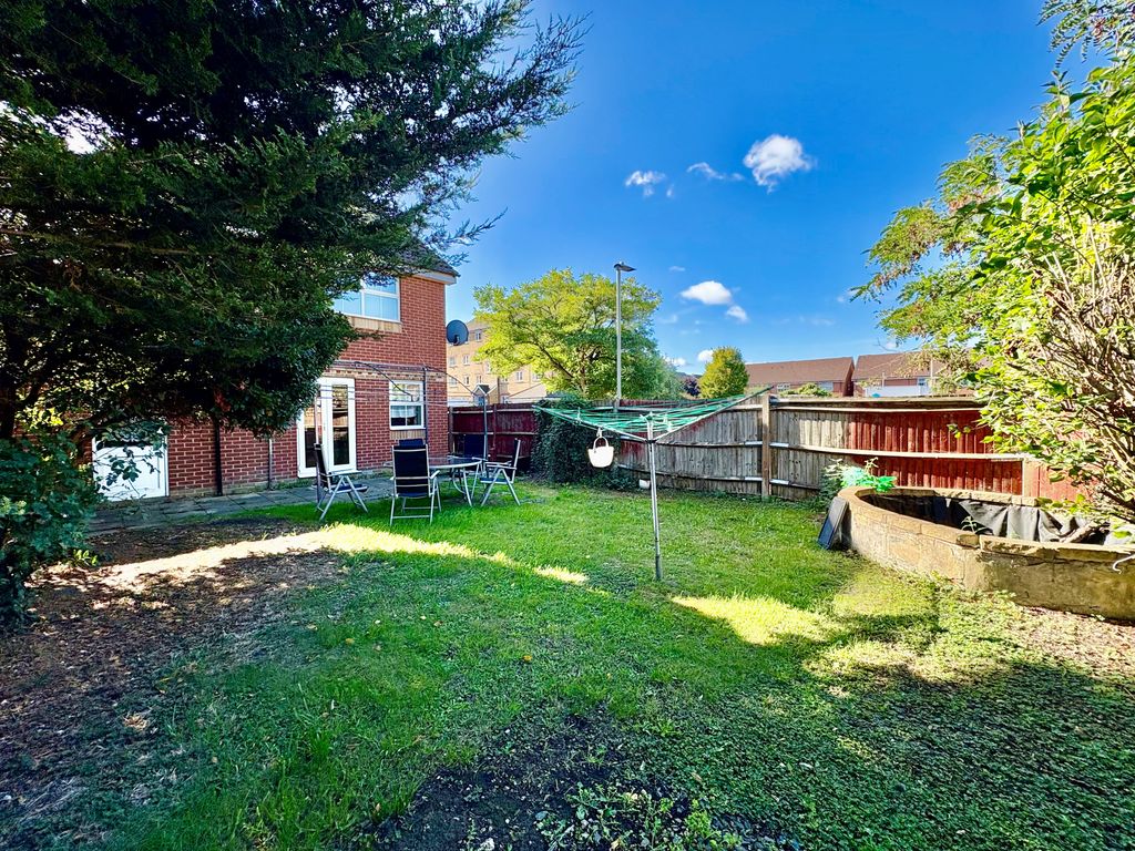 Property photo 2 of 11 Bedroom 1