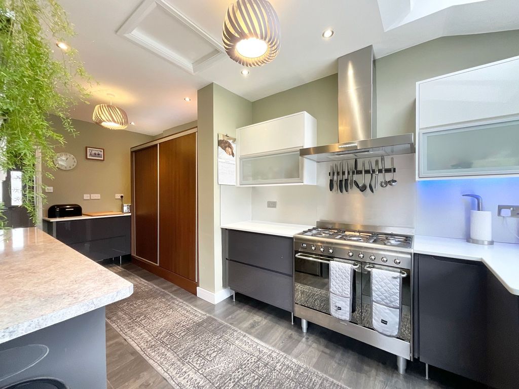 Property photo 2 of 28