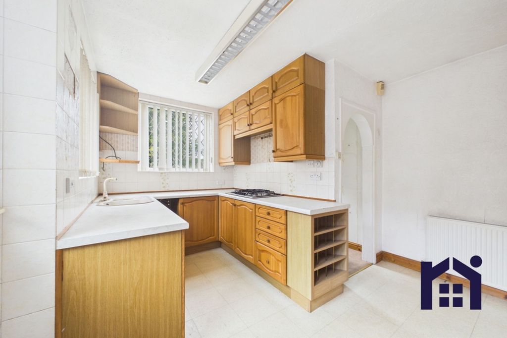 Property photo 3 of 18 Kitchen