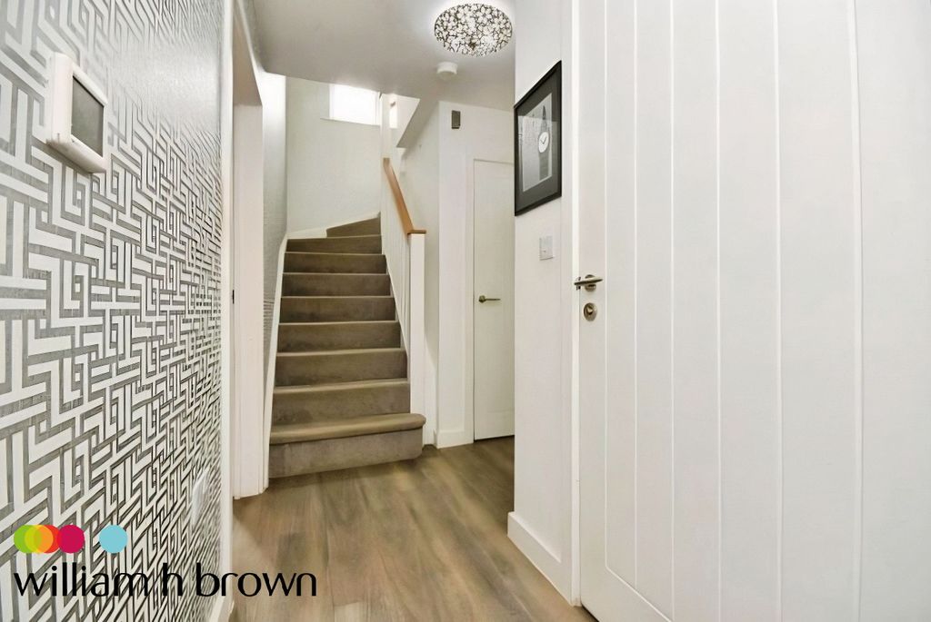 Property photo 2 of 16 Front