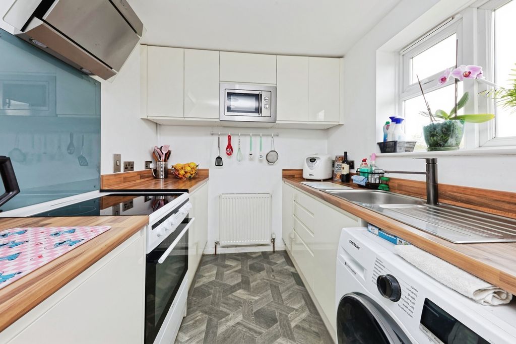 Property photo 3 of 17 Photo