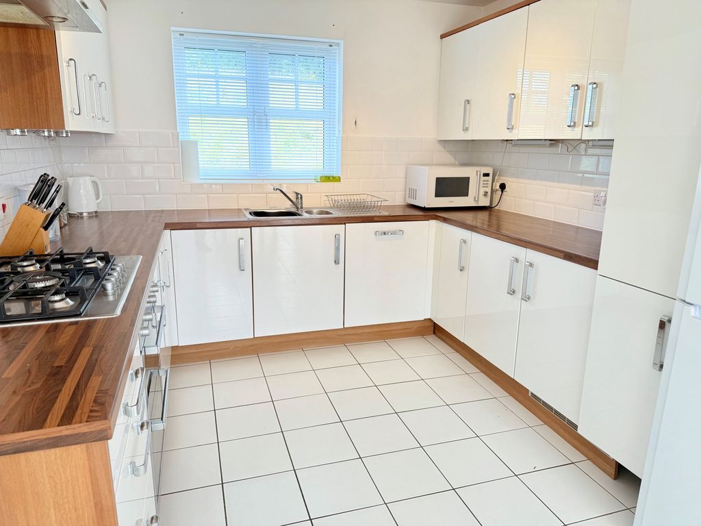 Property photo 2 of 16 Kitchen