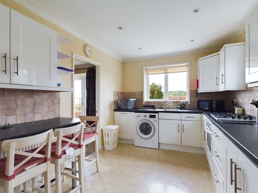 Property photo 1 of 11 Kitchen