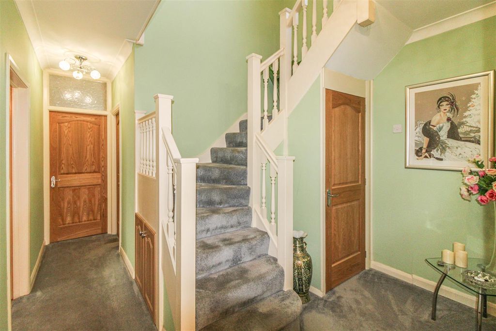 Property photo 3 of 28 Entrance Hallway