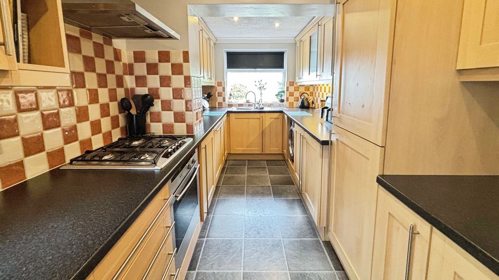 Property photo 2 of 14 40Db473F--40E6-895E-460Af8De70B3-44106-00000B5Bf048F4A0