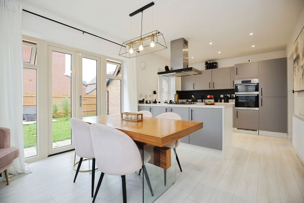 Property photo 2 of 18 Photo