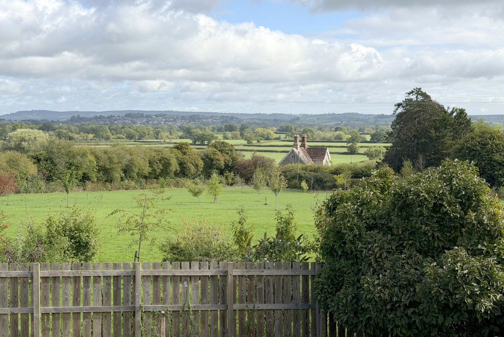 Property photo 2 of 16 Picture No. 15
