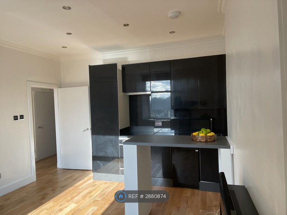 Property photo 2 of 6 Kitchen