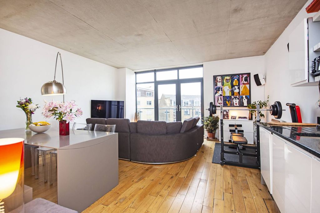 Property photo 1 of 17