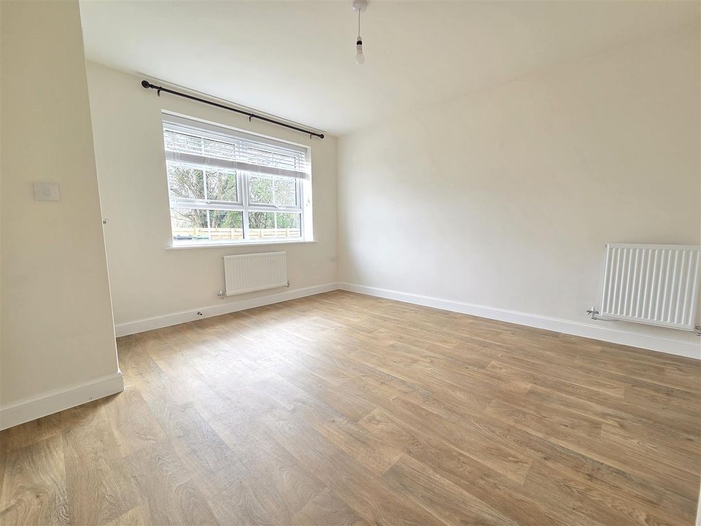 Property photo 3 of 14 Lounge