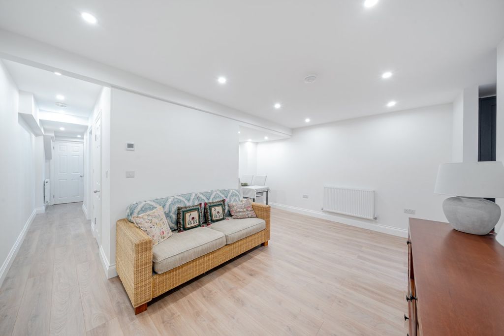 Property photo 2 of 13 Picture No. 43