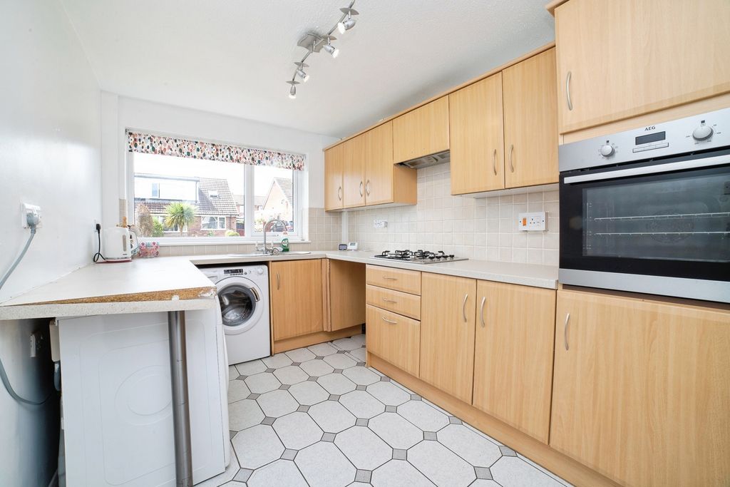 Property photo 2 of 25 Kitchen
