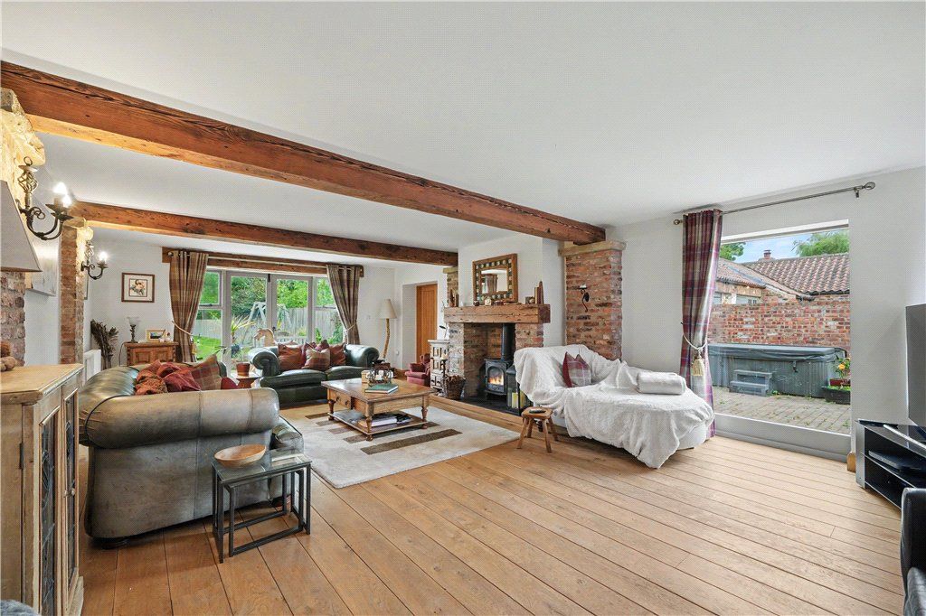 Property photo 3 of 30 Sitting Room