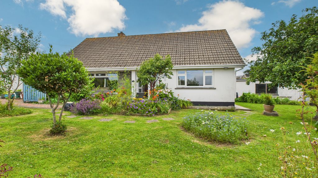 Property photo 1 of 20 4Â Bedroom Bungalow For Sale