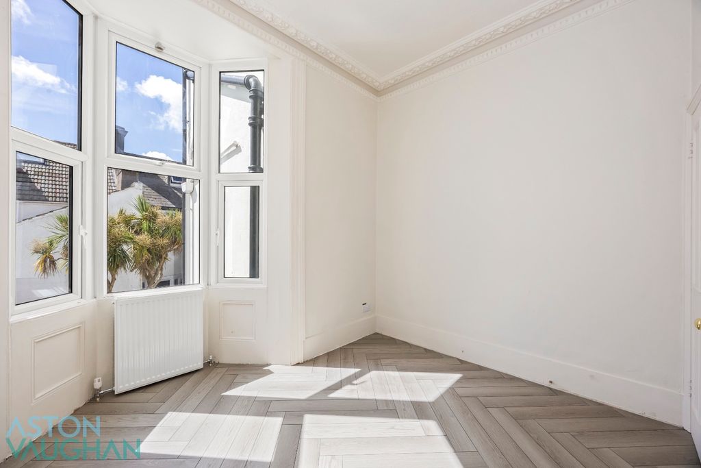 Property photo 3 of 14 5476992