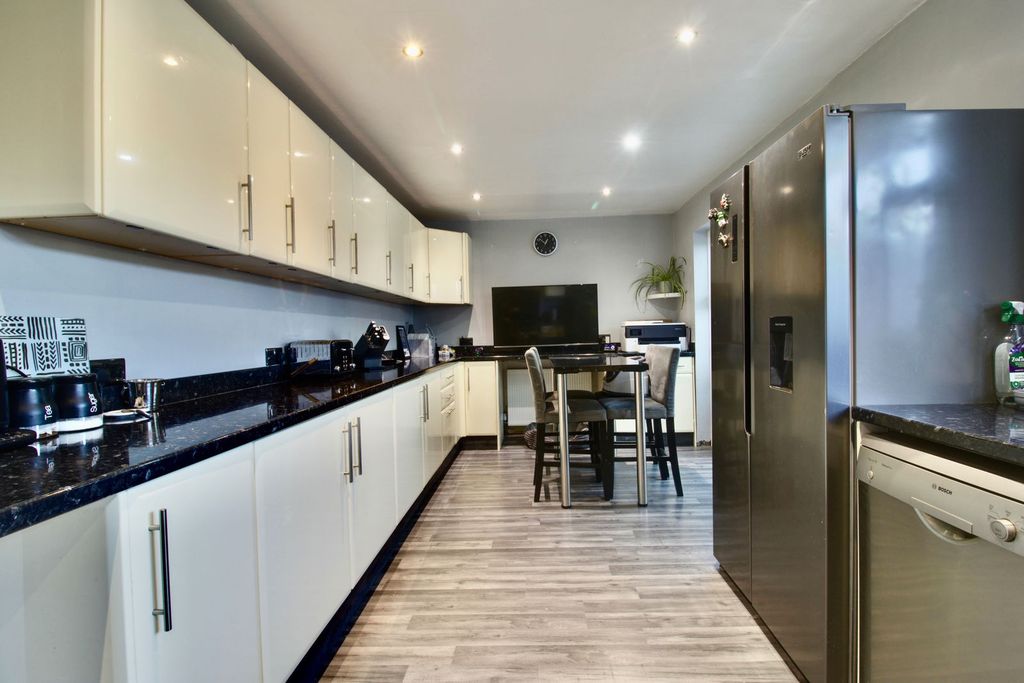 Property photo 2 of 29