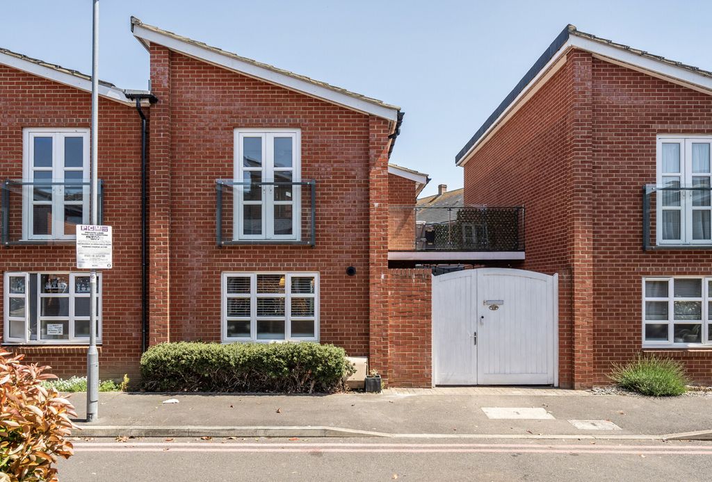 Property photo 1 of 24 1-6A171457E1362-1...