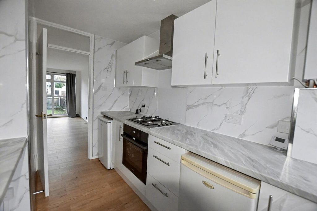 Property photo 3 of 16 Kitchen