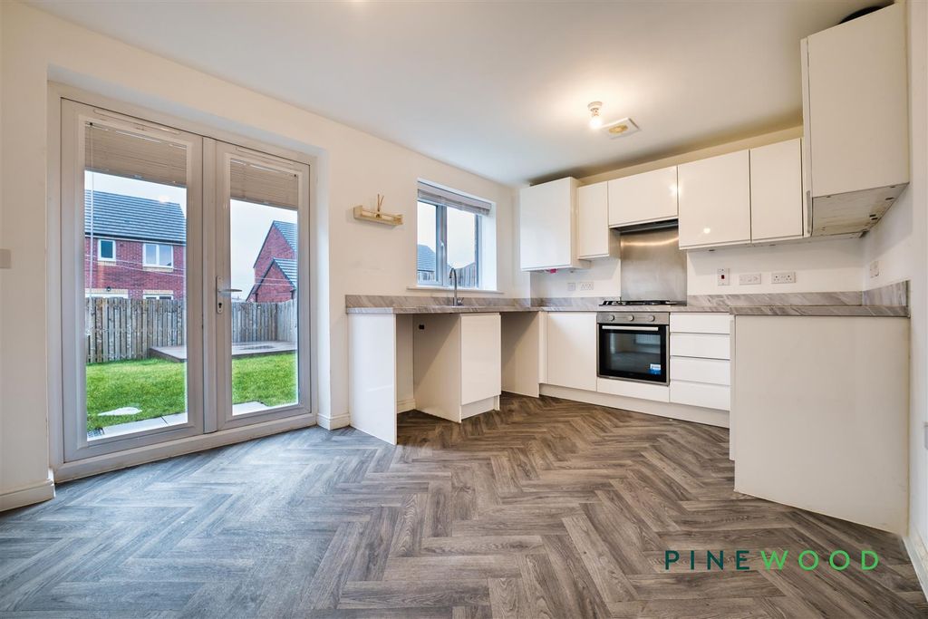 Property photo 2 of 20 Kitchen / Diner