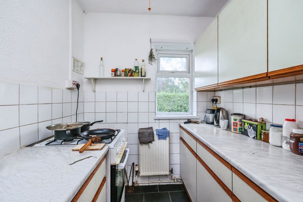 Property photo 3 of 9 Kitchen