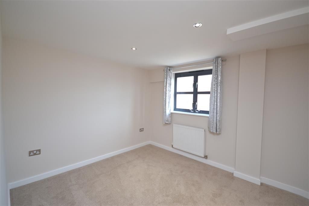 Property photo 3 of 6 Bedroom