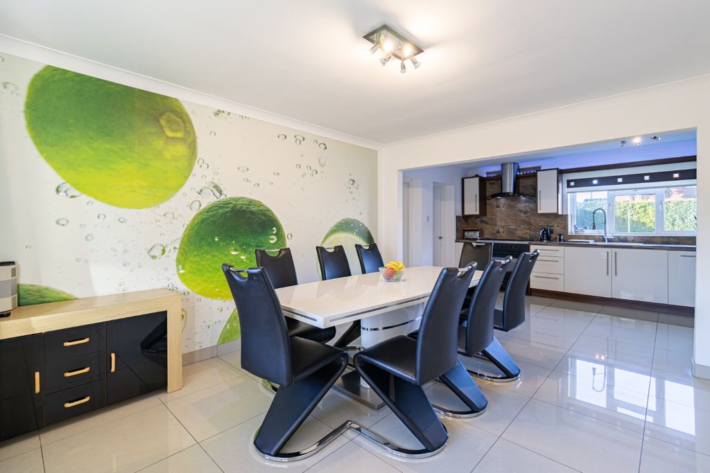 Property photo 3 of 33 4805122