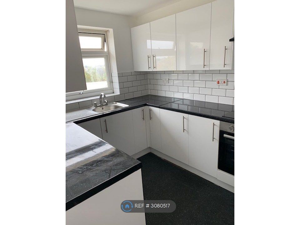 Property photo 1 of 5 Kitchen - New Fitted And Tiled