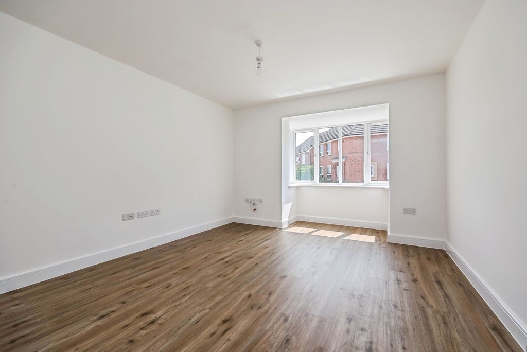 Property photo 3 of 17 Pbox-Img.Jpg