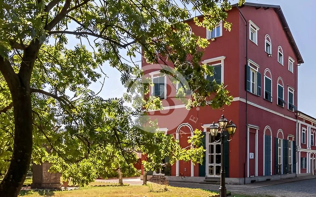 Property photo 2 of 12