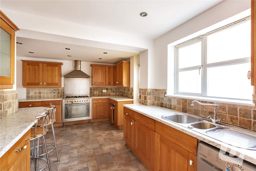 Property photo 3 of 13 Kitchen