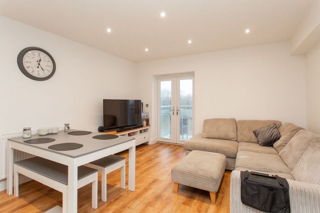 Property photo 2 of 12 Picture 2