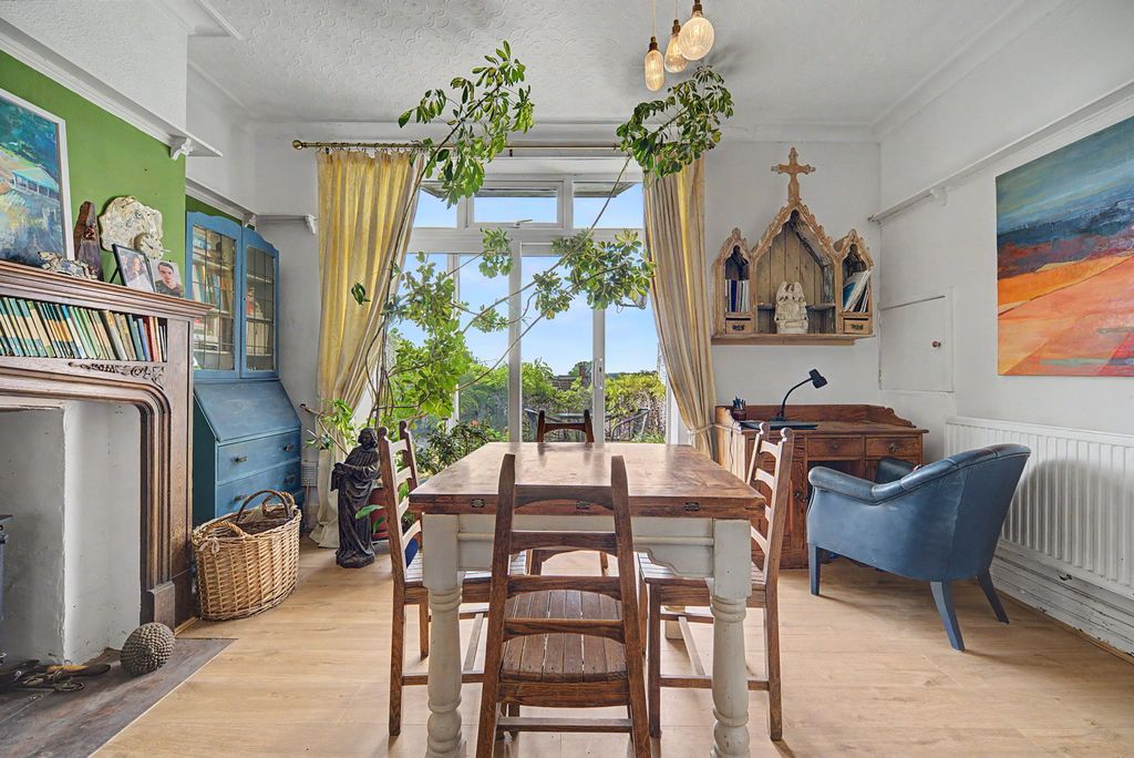 Property photo 3 of 48