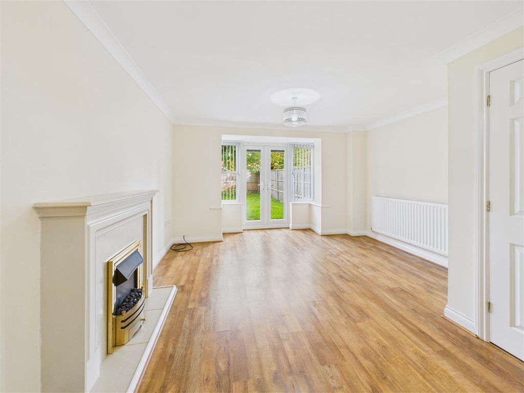 Property photo 2 of 10 Living Room