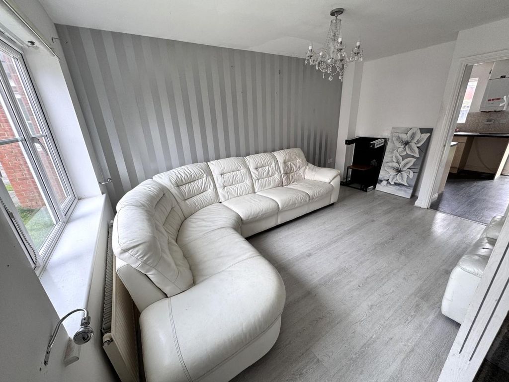 Property photo 2 of 8 Lounge